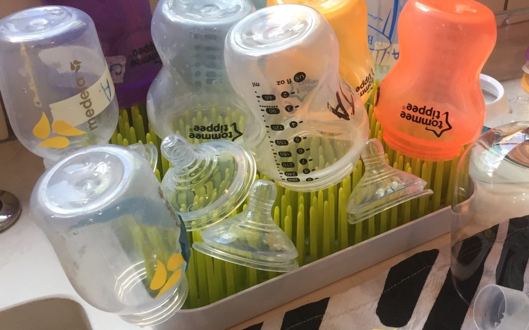 How to Introduce a Bottle to Your Breastfed Baby Without Tears